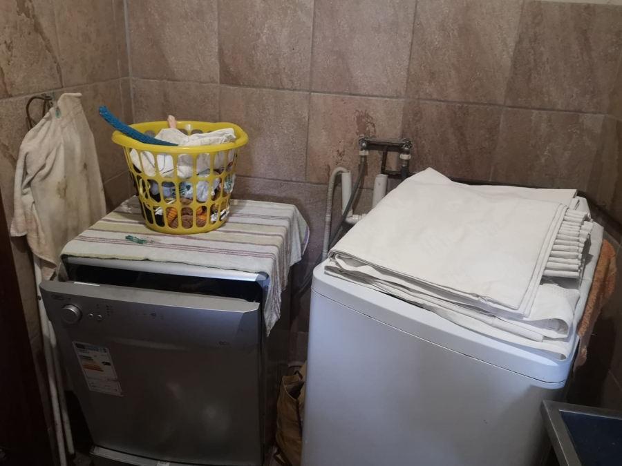 5 Bedroom Property for Sale in Despatch Central Eastern Cape